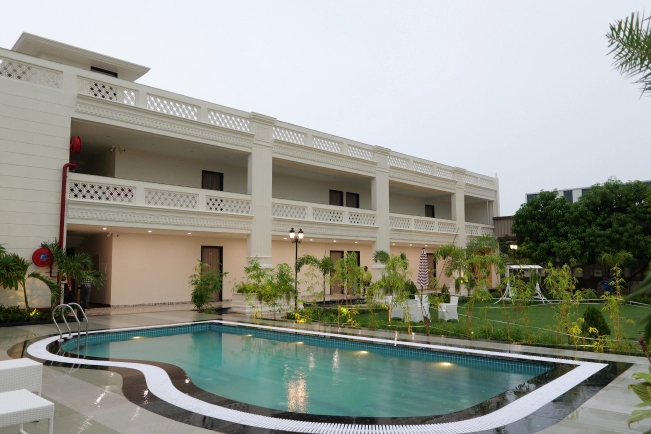 Pool Side Lawn
