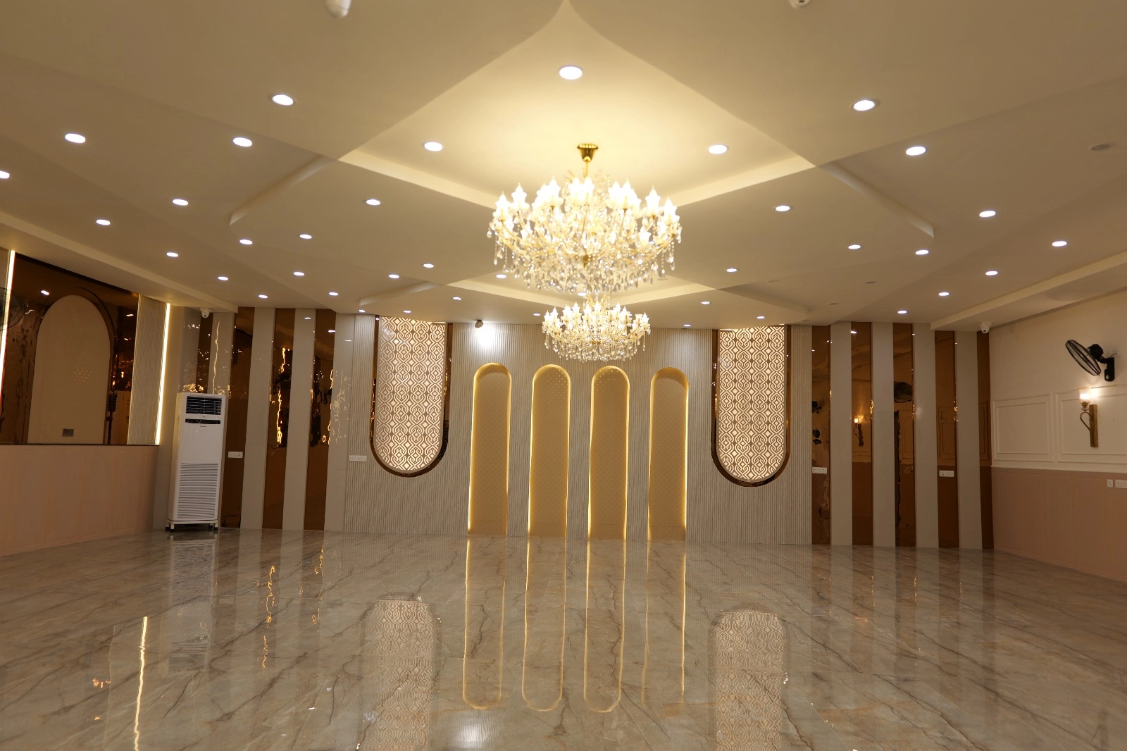 Crown Hall (Grand Venue)