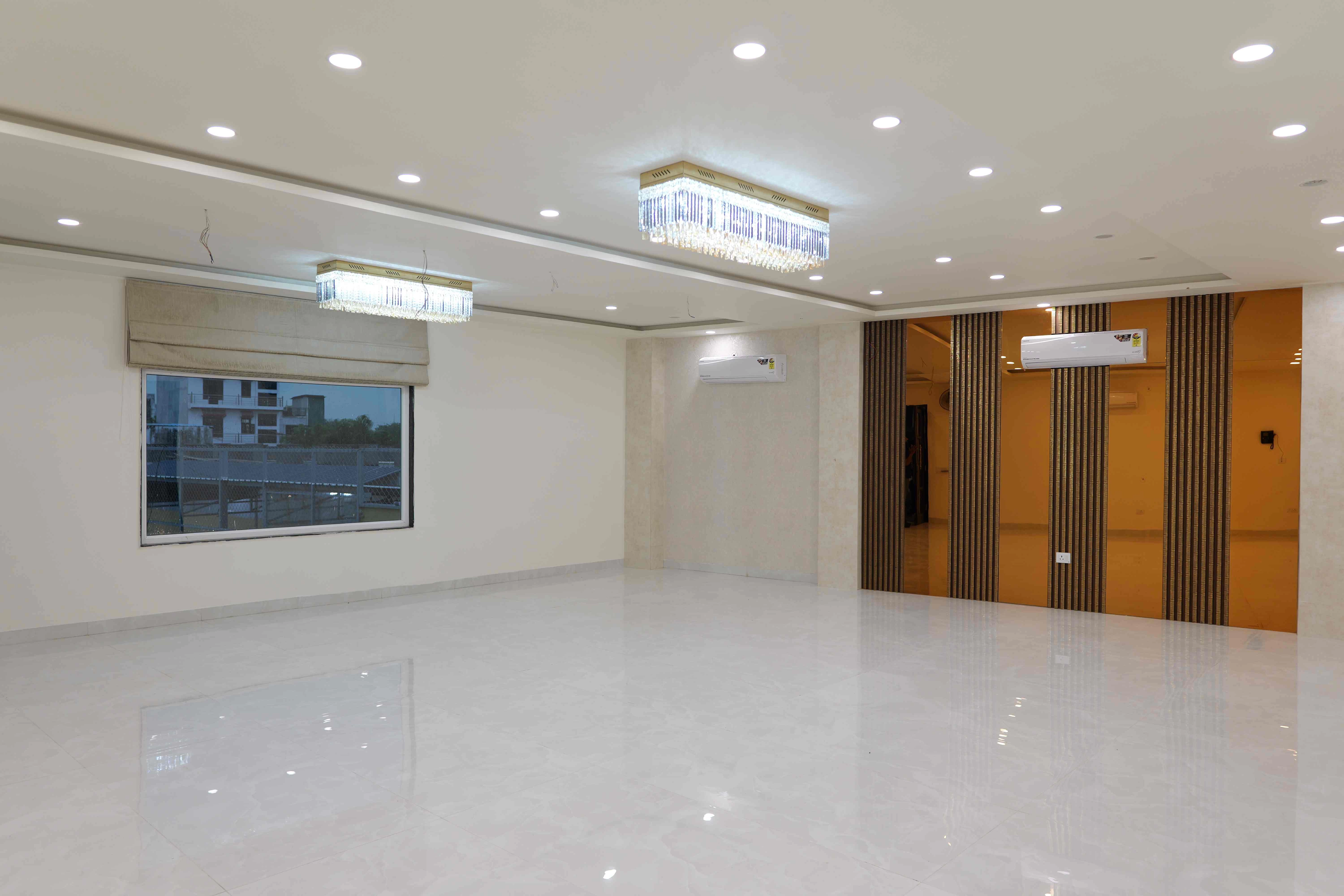 Pearl Hall (Intimate)